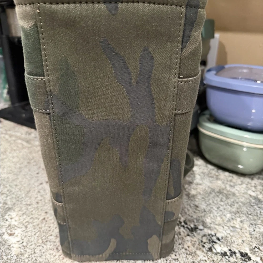 Marc Jacobs medium Green Camouflage Tote Bag - Picture 9 of 9